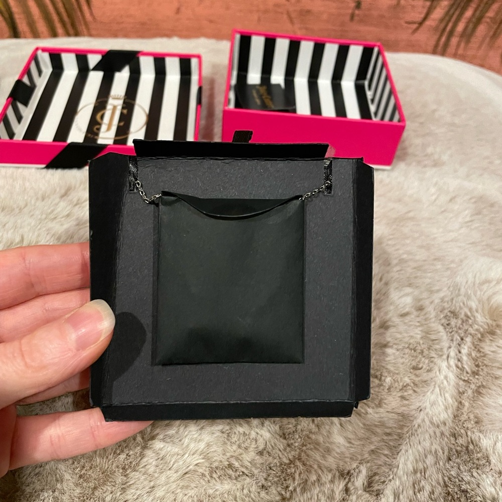 Adorable Juicy Couture Robot Necklace - Picture 10 of 10